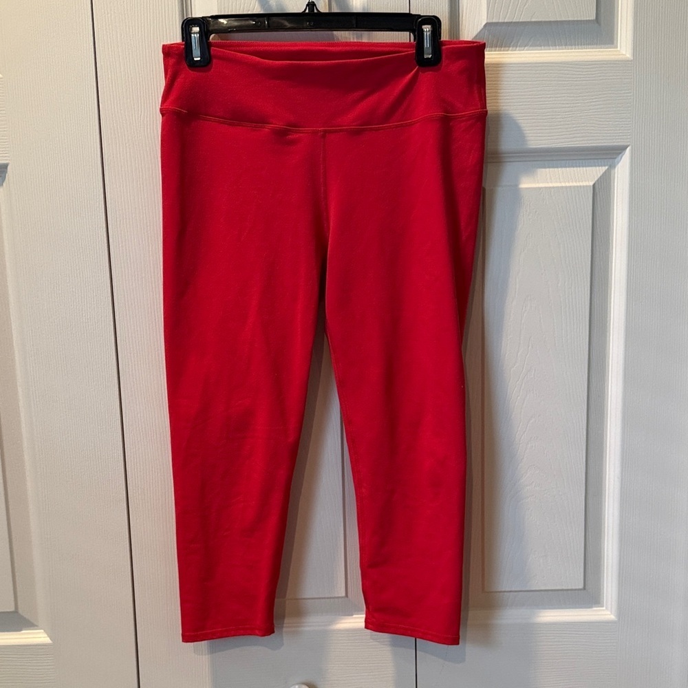 # Fabletics M Vibrant Red 5/8 Length Leggings